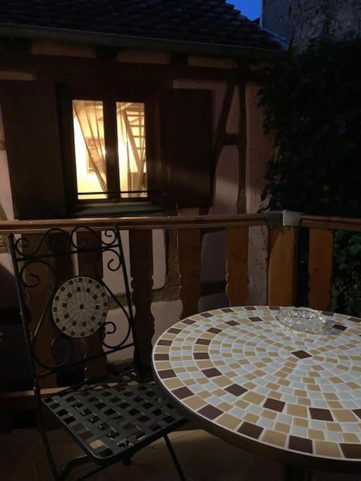 Appartement La Sorciere In A Typical Alsatian House à Rouffach Extérieur photo